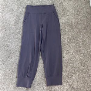 lululemon grey crop joggers!